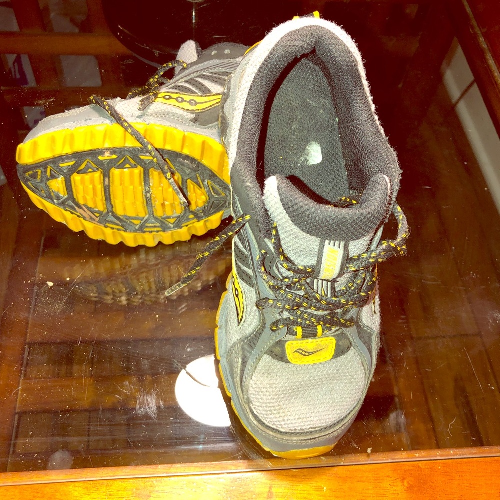 Saucony boys shoes size 1 M